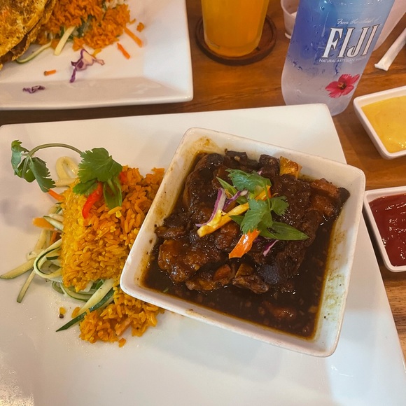 Meet your Posher, Uma - Picture 1 of 1